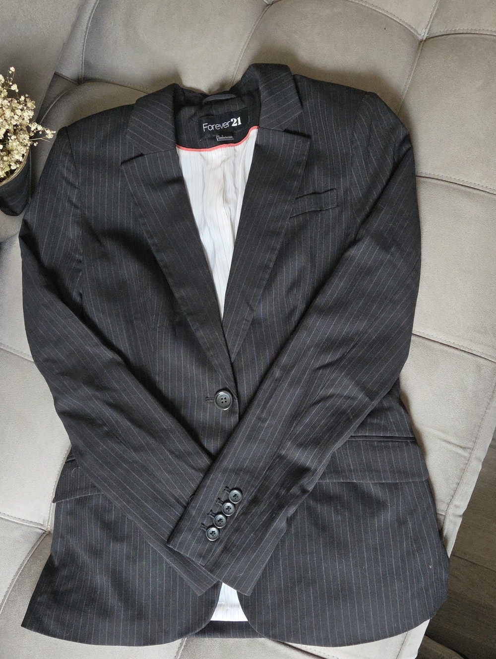 Forever 21 Women's Pinstripe Blazer Single Button Closure. Size 6.
